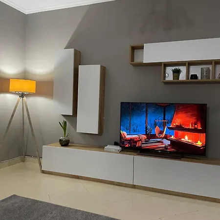 2bdr Komuna E Parisit * טיראנה